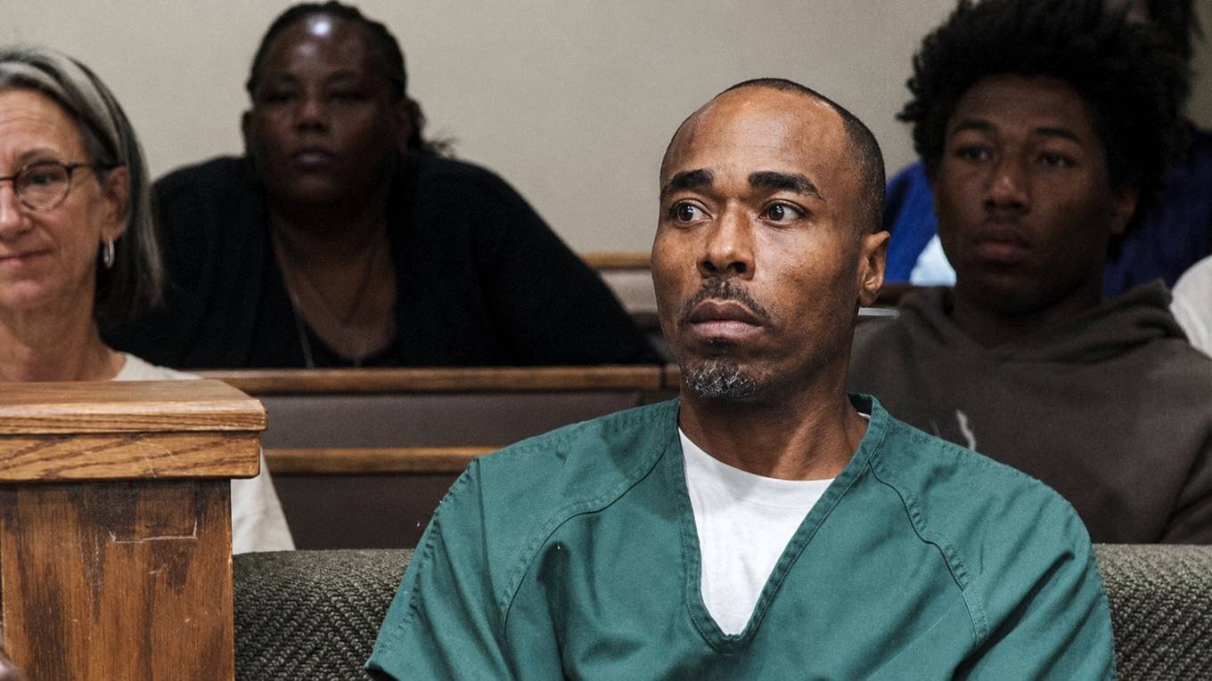 Andrew Hayes sits in a Shelby County Criminal Court gallery bench during a hearing.