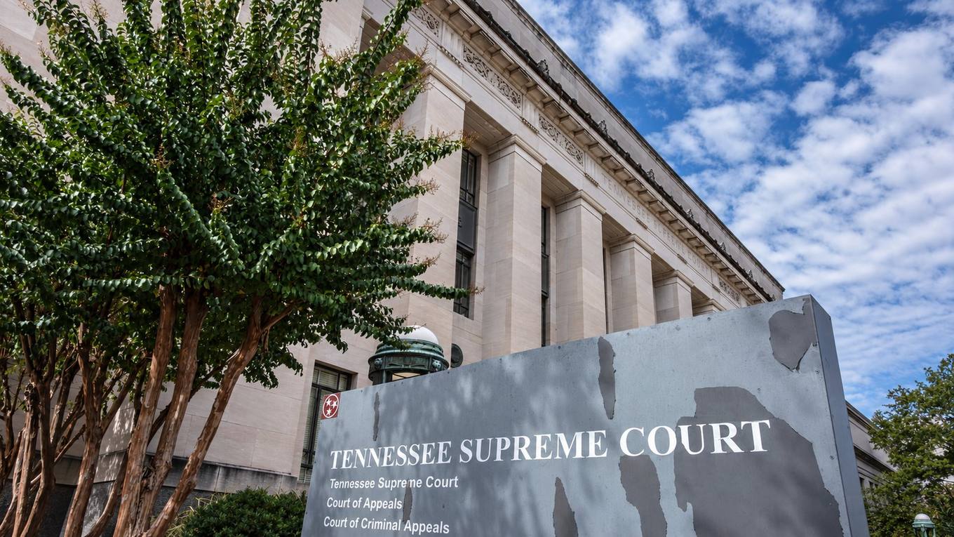 The Tennessee Supreme Court building in Nashville, Tennessee, seen from the sidewalk sign