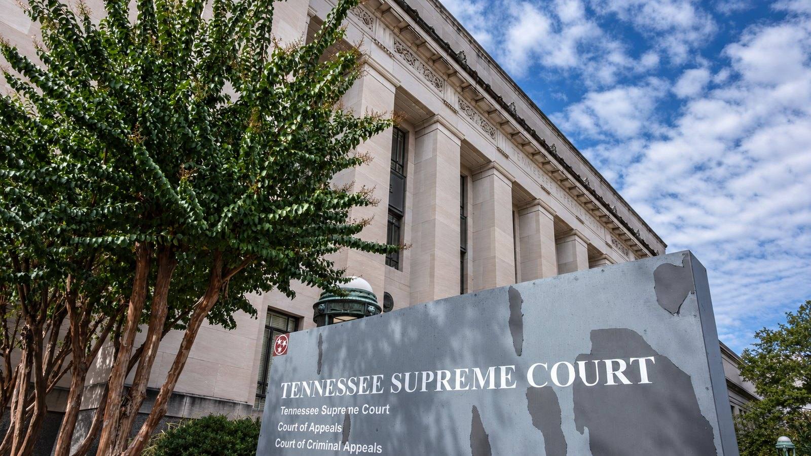 The Tennessee Supreme Court building in Nashville, Tennessee, seen from the sidewalk sign